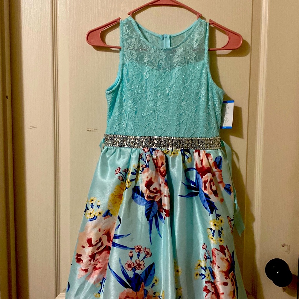 This dress is a size 12 in kids got different colors